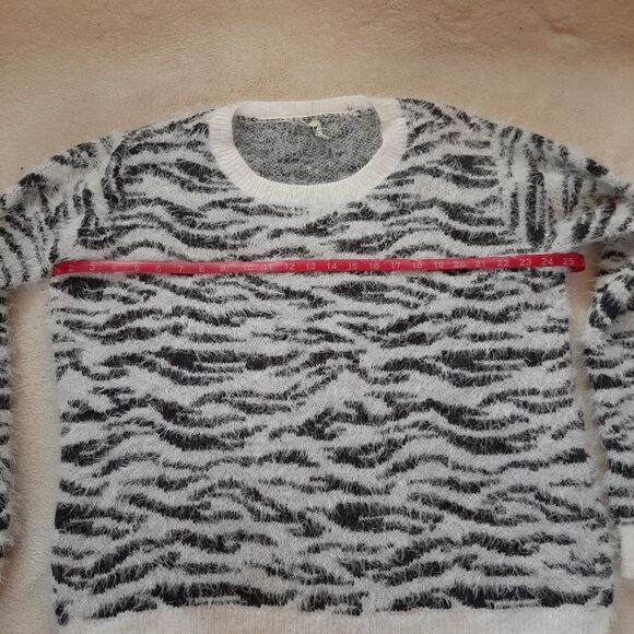 Mudd Fuzzy Zebra Print Sweater Plus Size XXL - Picture 7 of 8